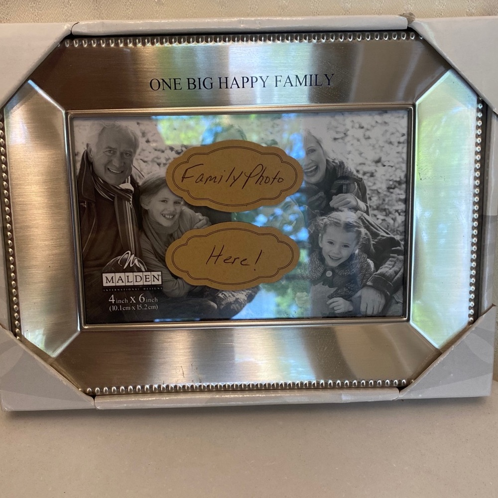 New in box Malden silver family frame